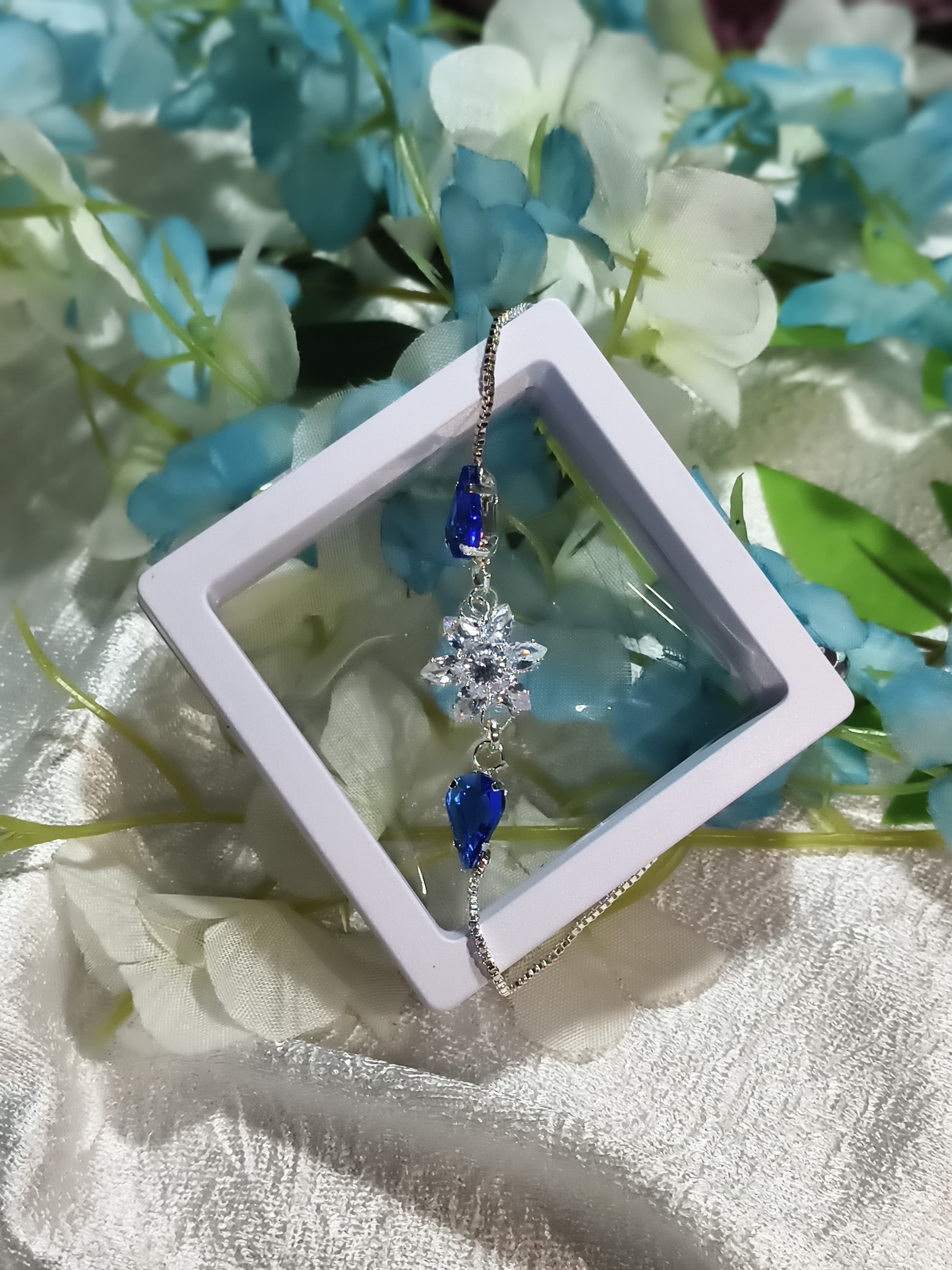 💎 Blue Sapphire Floral Adjustable Bracelet