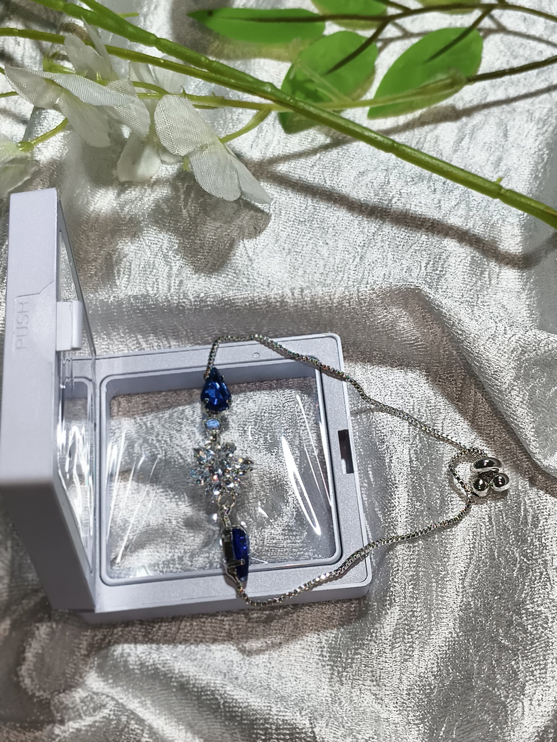 💎 Blue Sapphire Floral Adjustable Bracelet